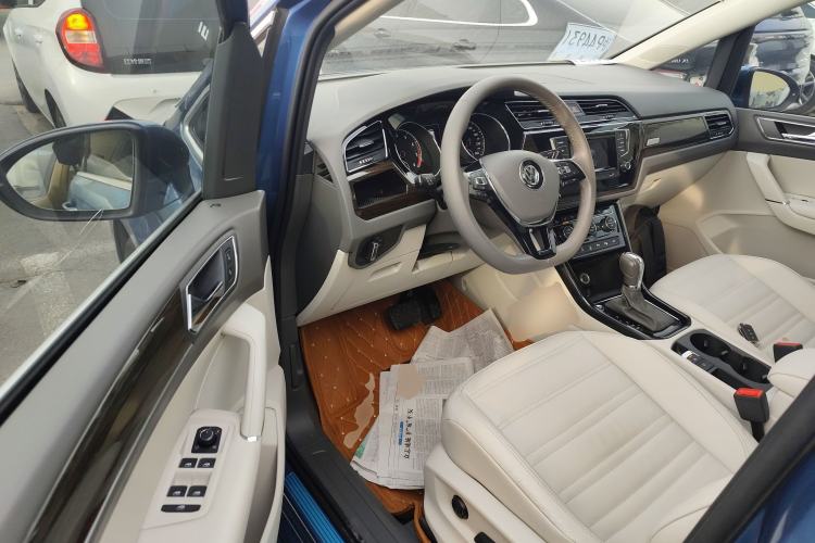 Used Volkswagen Touran 2016 Volkswagen Touran L 330TSI DSG Luxury Edition