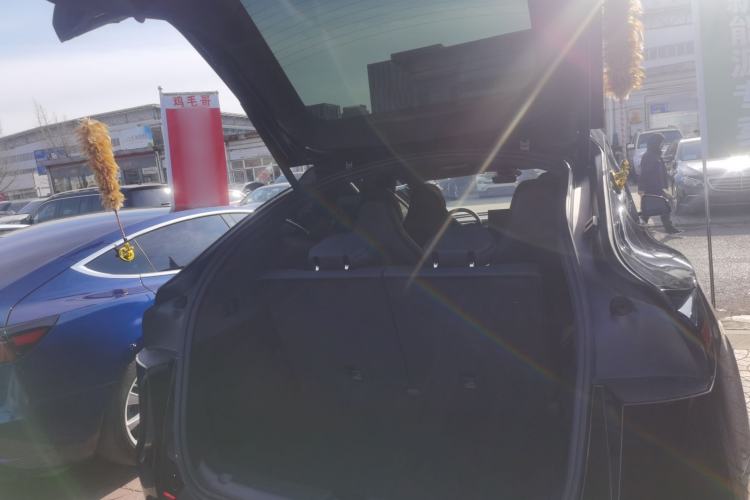 Used Tesla Model Y L 2025 Long-Range All-Wheel-Drive Version
