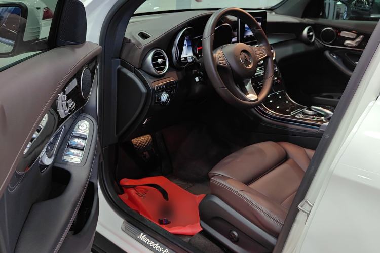 Used Mercedes-Benz GLC 2019 Facelift GLC 260 L 4MATIC Luxury Model
