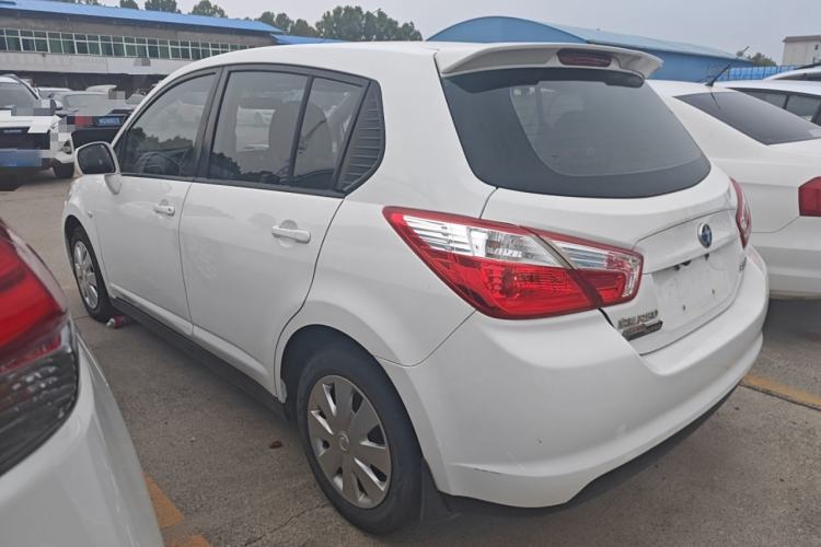 Used Venucia R50 2015 1.6L Automatic Fashion Edition
