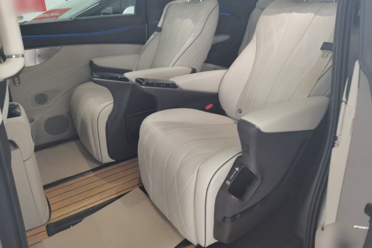 Used Denza D9 2024 DM-i 980 Four-Wheel Drive Prestige Model
