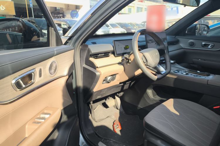 Used Chery Tiggo 8 PLUS 2025 290TGDI DCT Prestige 5-Seater
