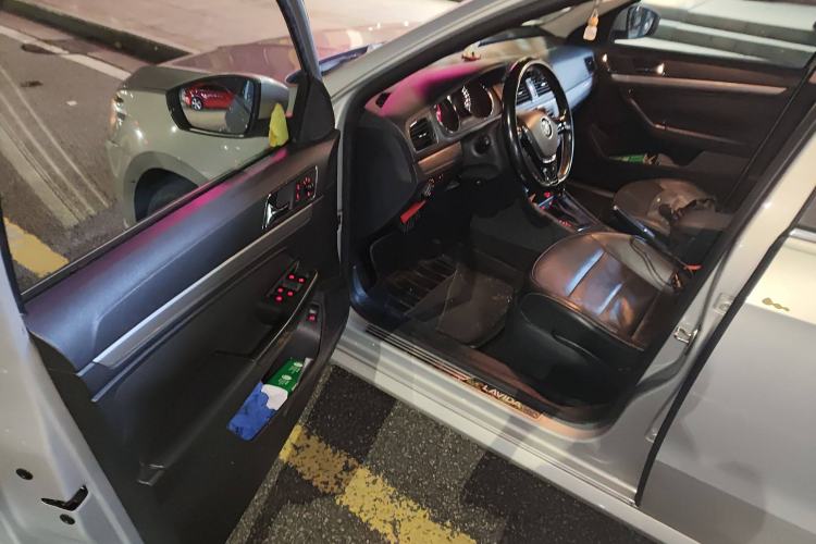 Used Volkswagen Lavida 2015 1.6L Automatic Comfort Edition
