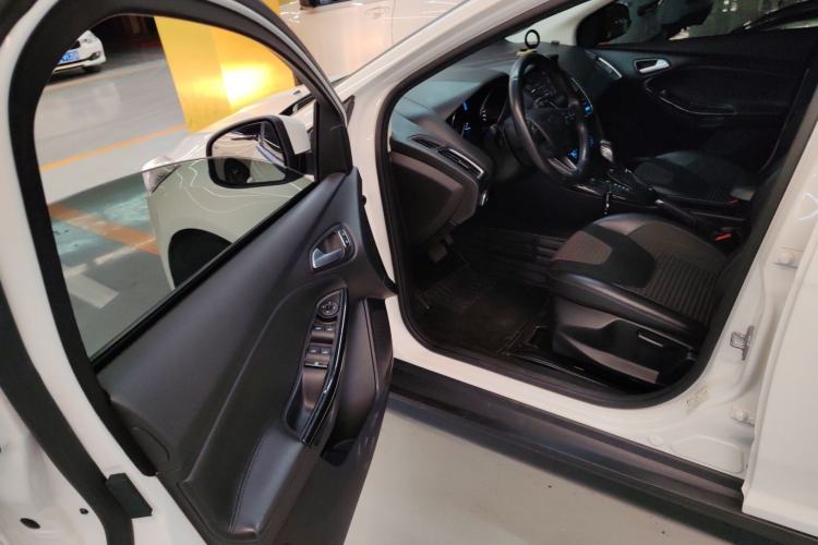 Used Ford Focus 2018 Sedan Classic 1.6L Automatic Trendy SmartDrive Edition
