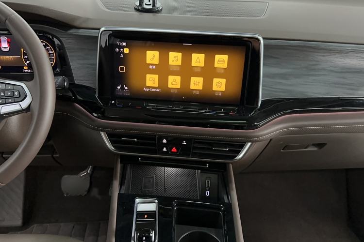 Used Volkswagen Viloran 2024 330TSI Luxury Edition
