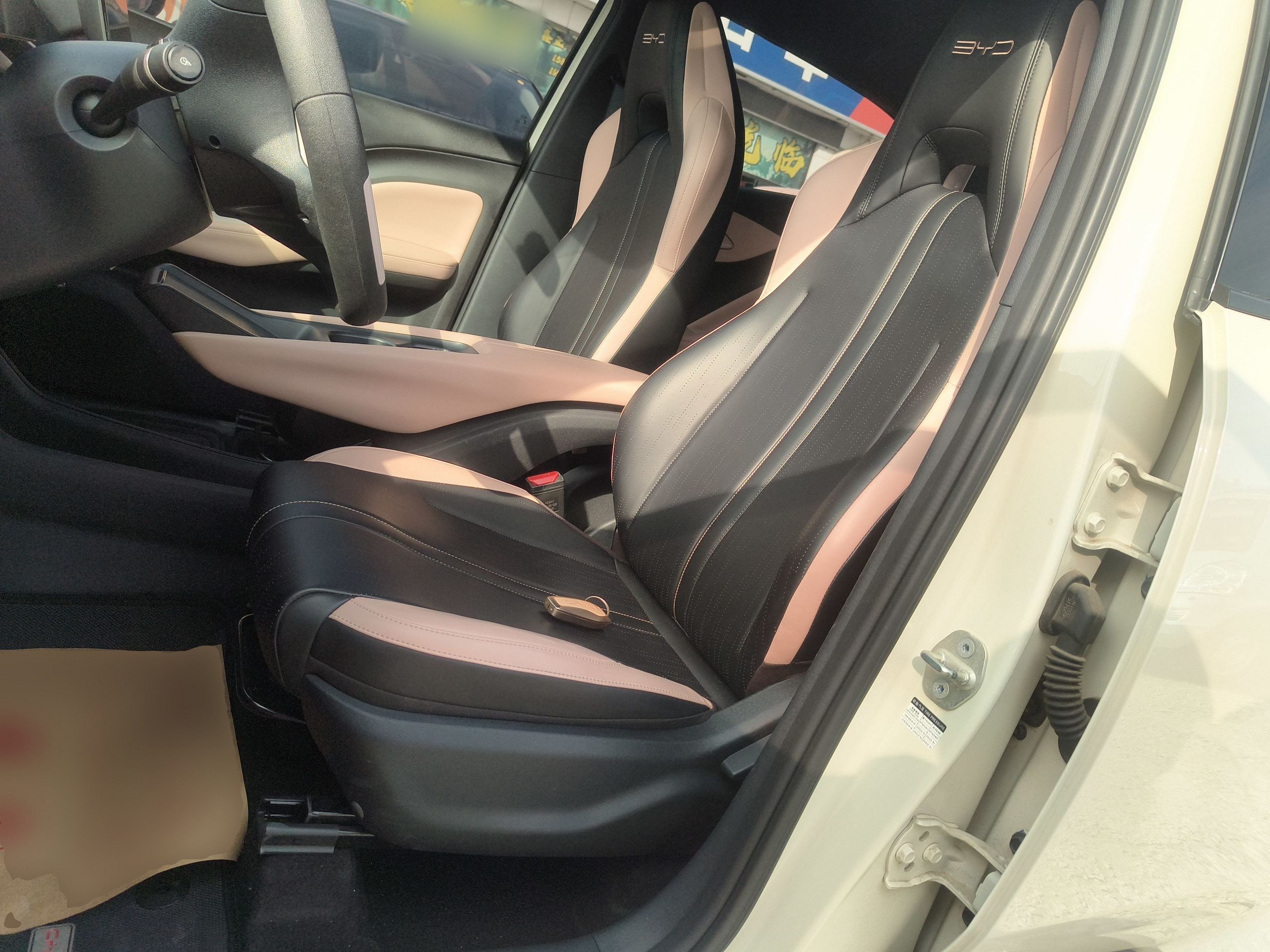 Переднее сиденье в автомобиле