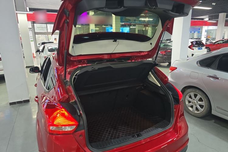 Used Ford Focus 2017 Hatchback 1.6L Automatic Fashion Edition Smart Drive Version
