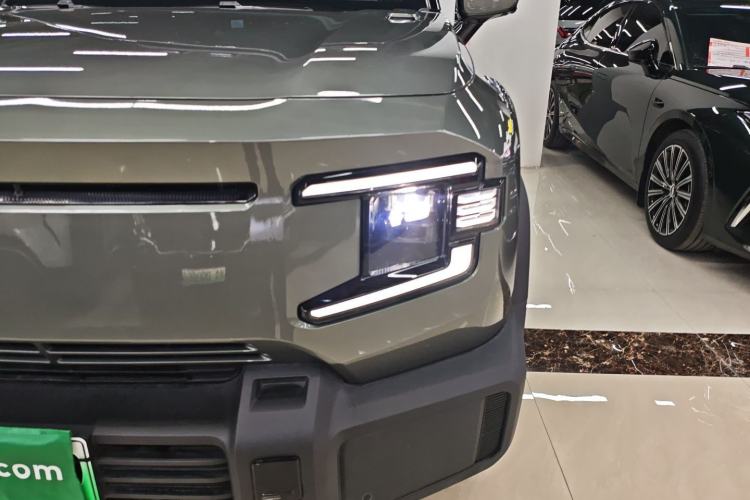 Used  G318 2024 Four-Wheel-Drive Air Suspension Model