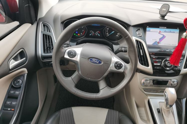 Used Ford Focus 2012 Sedan 1.6L Automatic Fashion Edition