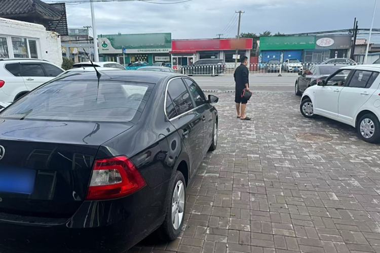 Used Skoda Rapid 2015 1.4L Manual Enjoyment Model
