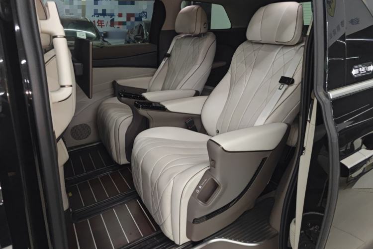 Used Denza D9 2022 DM-i 970 Four-Wheel Drive Prestige Model
