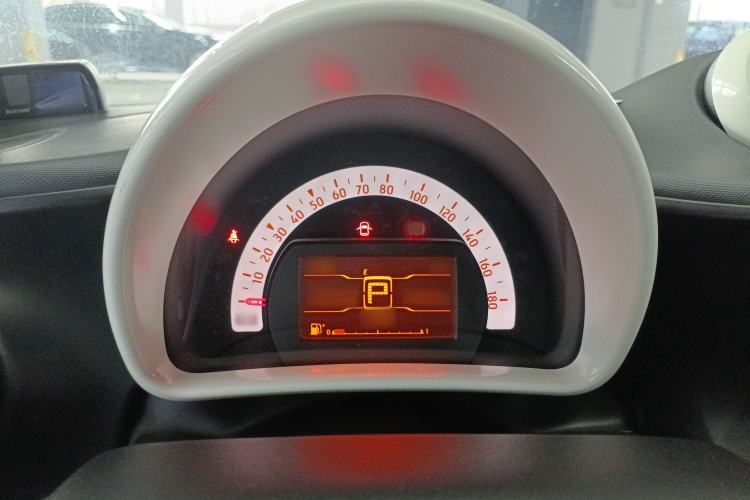 Used  fortwo 2015 1.0L 52 kW hardtop Dynamic version
