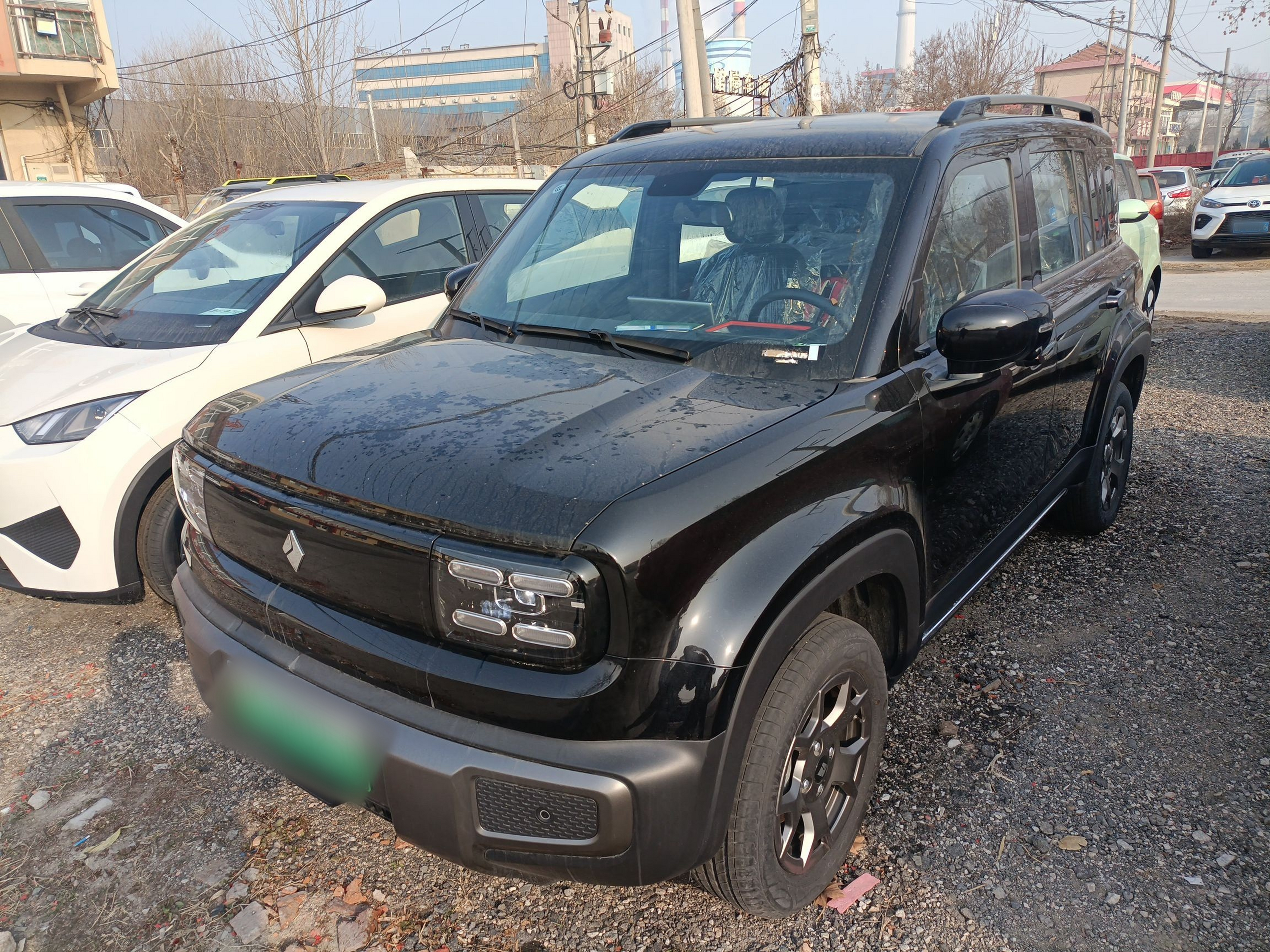 Под передней частью автомобиля