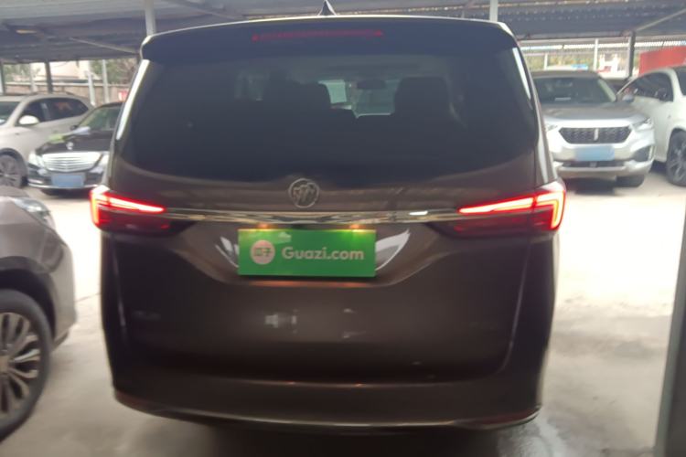 Used Buick GL8 2023 Facelifted Land Cruiser Executive Luxury Version
