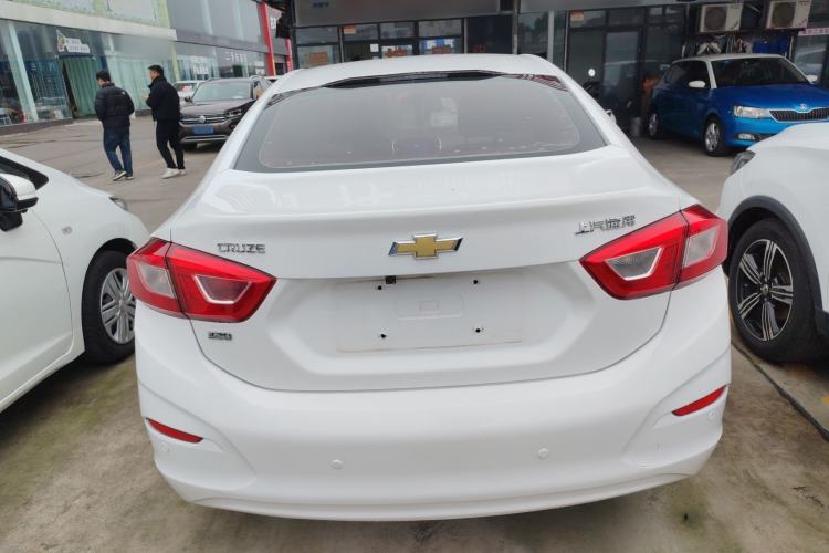 Used Chevrolet Cruze 2018 320 Automatic Pioneer Sunroof Edition

