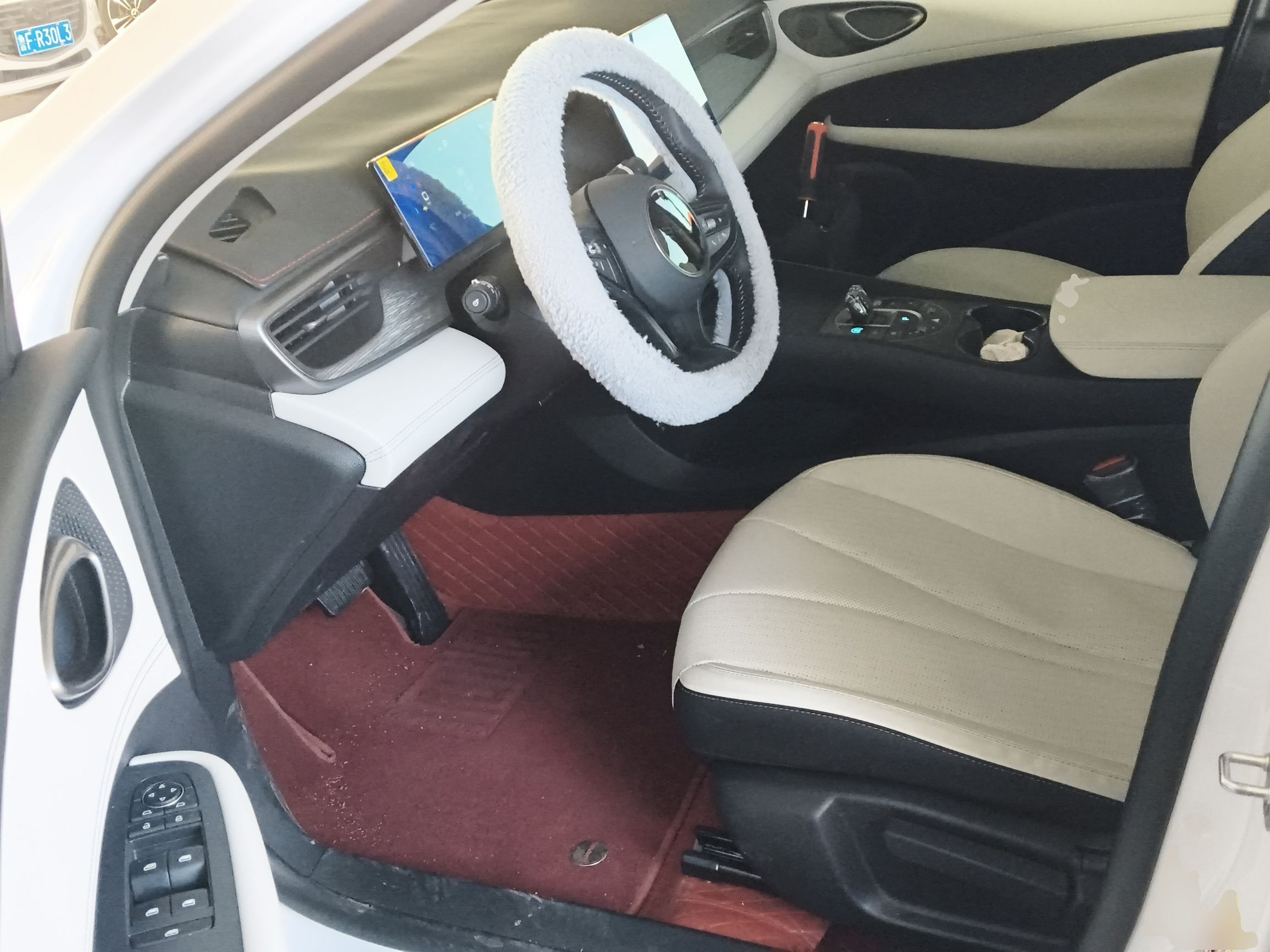 المقاعد الأمامية داخل السيارة