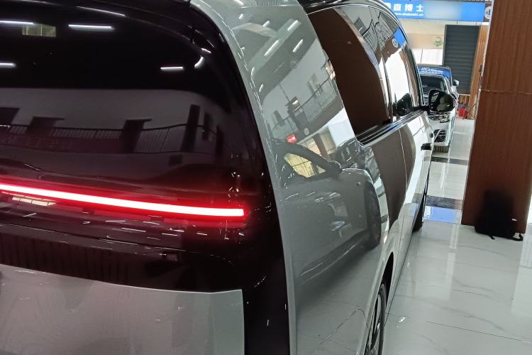 Used Li Auto MEGA 2025 Home Family Special Edition
