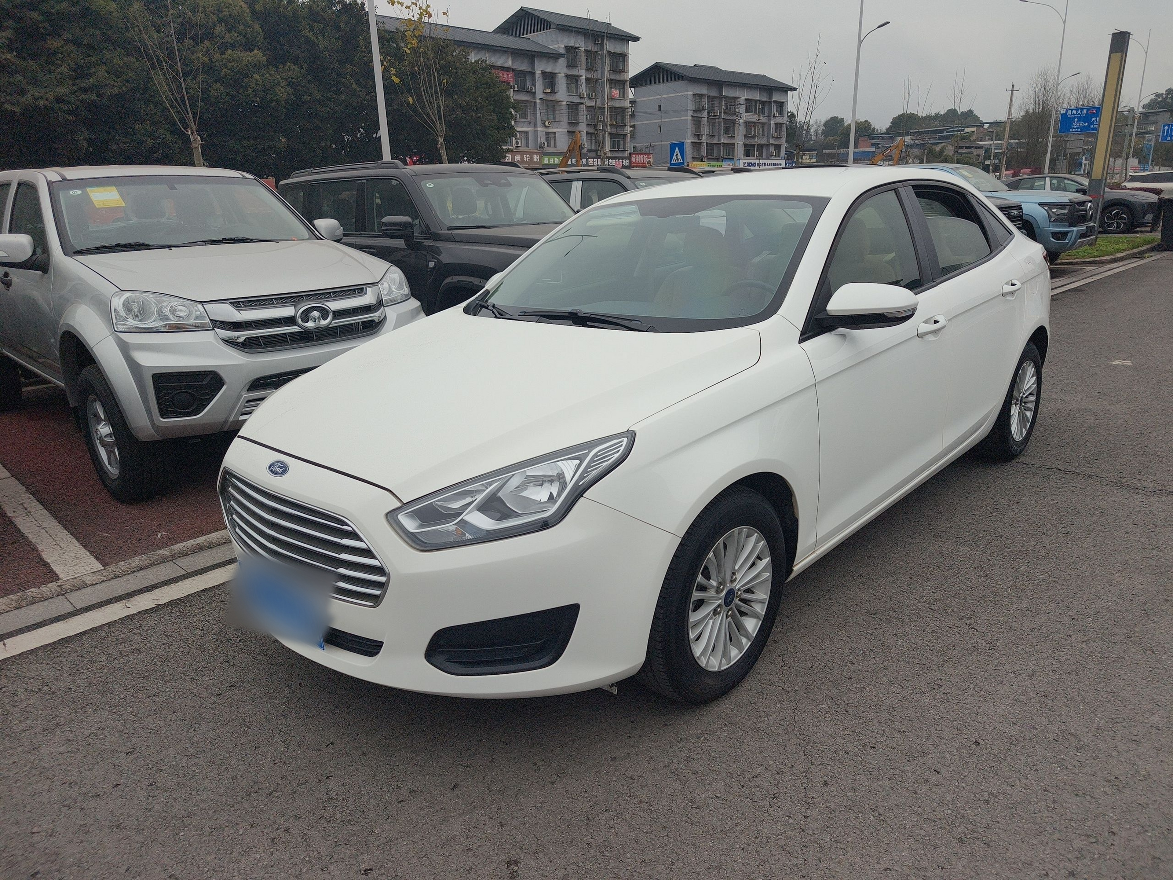 Под передней частью автомобиля