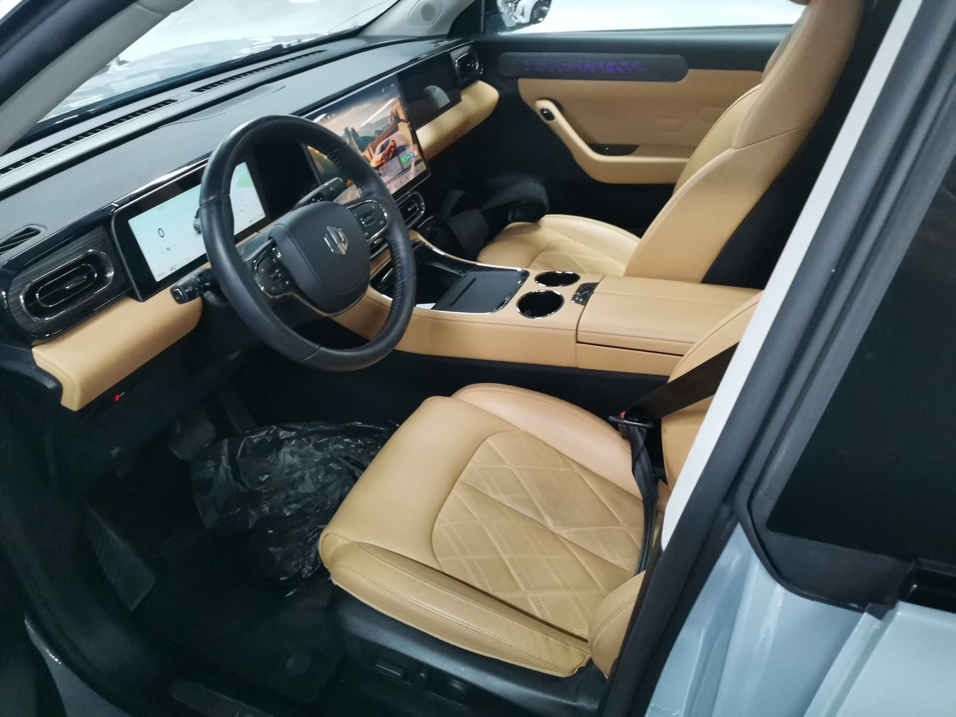 المقاعد الأمامية داخل السيارة