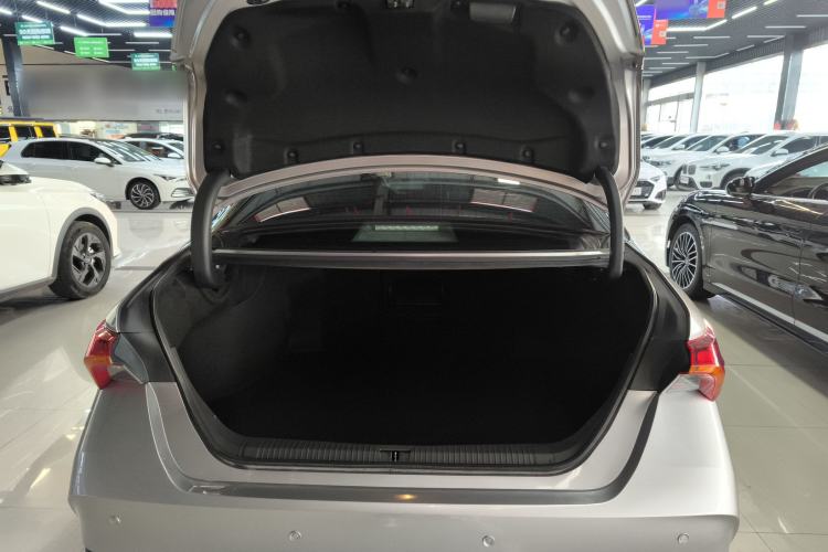 Used Toyota Avalon 2019 2.0L Ambition Edition China VI