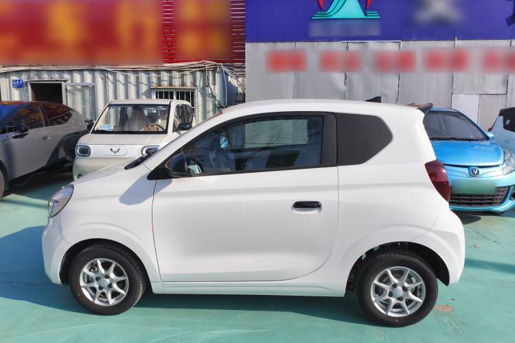 Used Roewe Clever 2021 302 km New Four-Seater Super-Efficient Version
