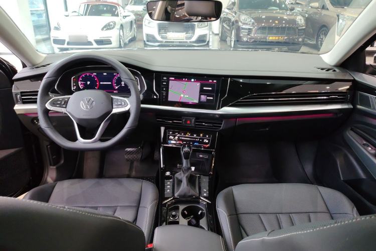 Used Volkswagen Passat 2025 Outstanding Model 380TSI Dragon Glory Edition
