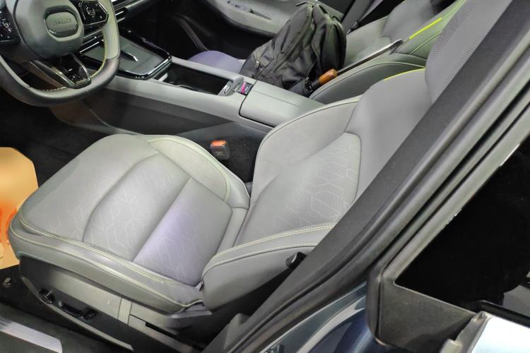 Used Lynk & Co 08 EM-P 2025 220 km All-Wheel-Drive Performance Halo
