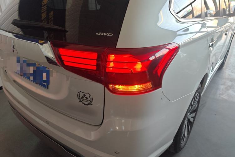 Used Mitsubishi Outlander 2021 2.4L 4x4 Zhi Xiang Edition 7 Seats
