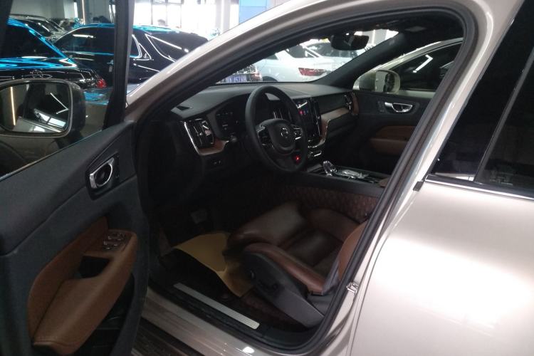 Used Volvo XC60 New Energy 2025 Plug-in Hybrid Long-Range All-Wheel Drive Smart & Luxurious Edition