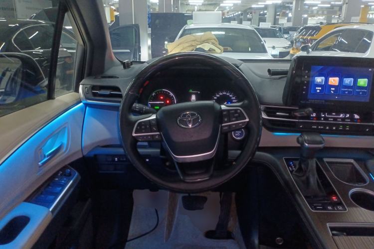 Used Toyota Sienna 2023 2.5L Hybrid Luxury Edition
