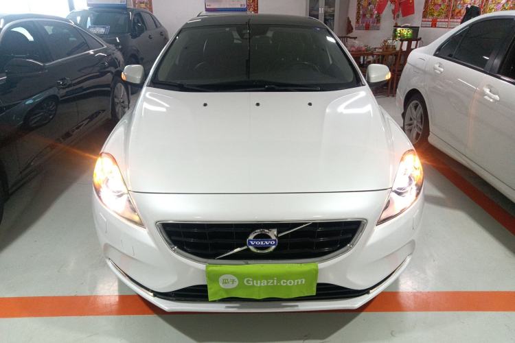 Used Volvo V40 2015 1.6T Zhiyi Edition
