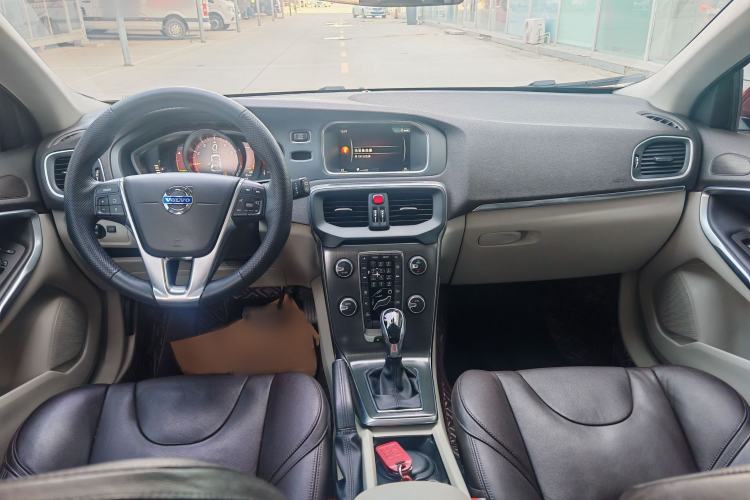 Used Volvo V40 2015 1.6T Zhiyi Edition