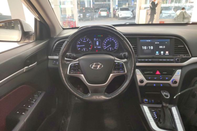 Used Hyundai Elantra 2016 1.6L Automatic ZhiXuan · Luxury Version
