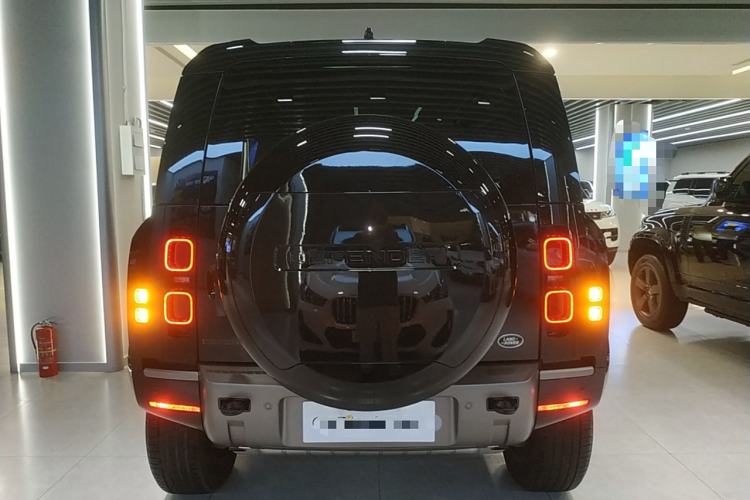 Used Land Rover Defender 2025 110 3.0T P400 – Dynamic HSE
