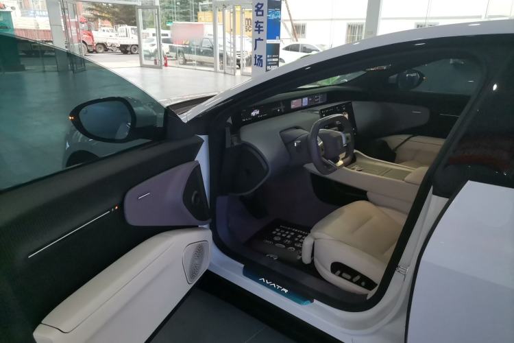 Used  12 2025 Ultra Extended-Range Edition
