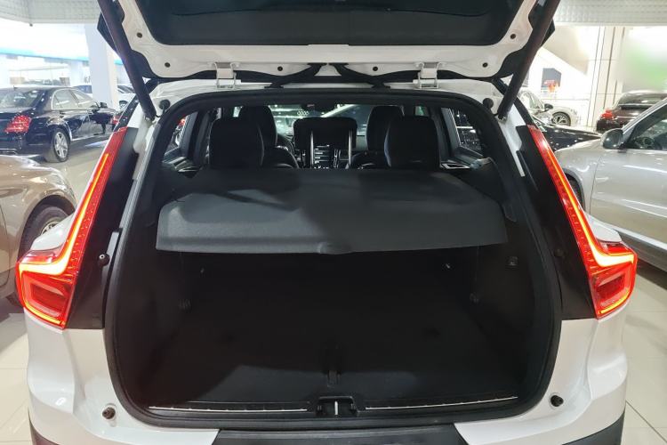 Used Volvo XC40 2019 T5 4x4 Sport Sunset Crystal White