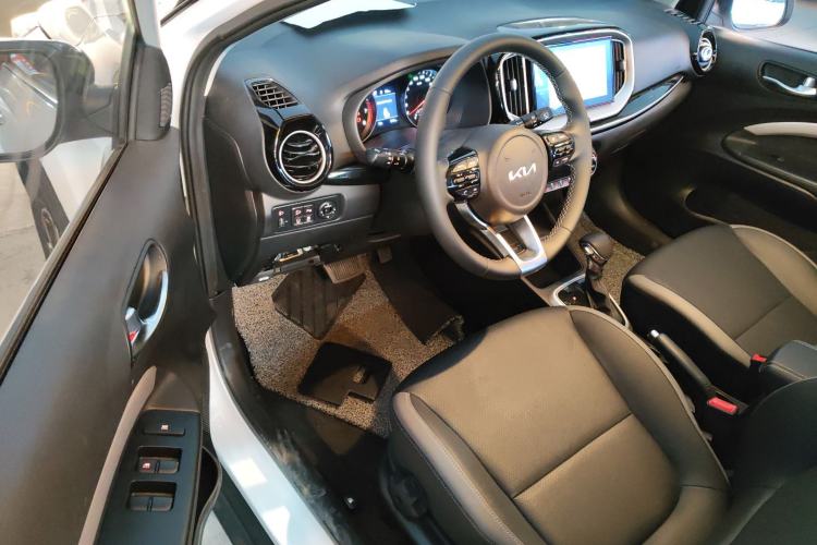 Used Kia kx1 Stonic 2021 1.4L CVT Sunroof Model
