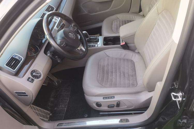 Used Volkswagen Magotan 2015 2.0 TSI Prestige Model
