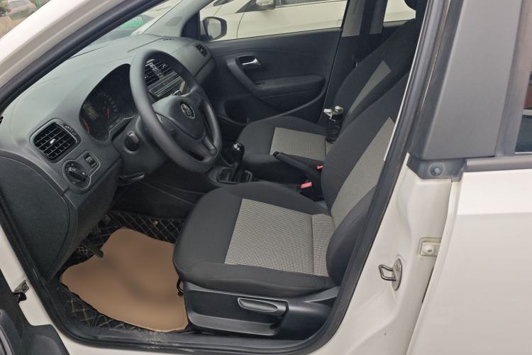 Used Volkswagen Polo 2016 1.4L Manual Fashion Model