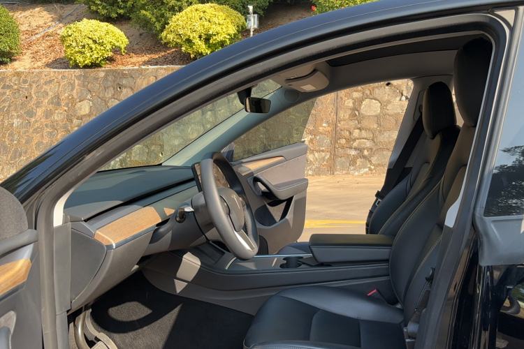 Used Tesla Model Y 2022 Rear-Wheel-Drive Version
