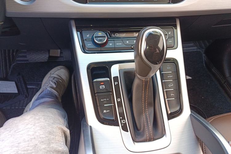 Used Geely Auto Emgrand X7 Sport 2016 1.8TD Automatic ZhiZun Version
