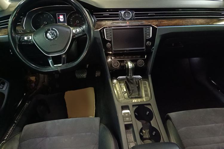 Used Volkswagen Magotan 2017 330TSI DSG Luxury Model
