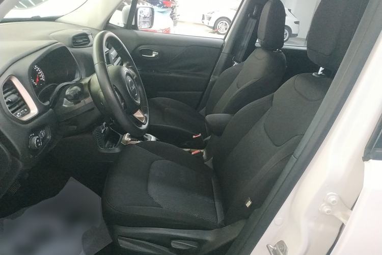 Used  Renegade 2018 Connected Large Screen Version 180T Automatic Kinetic Edition+