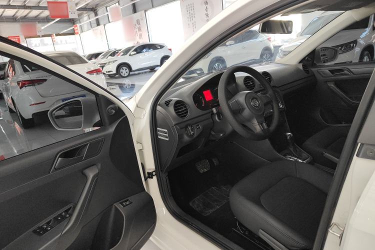 Used Volkswagen Jetta 2015 1.6L Automatic Fashion Model
