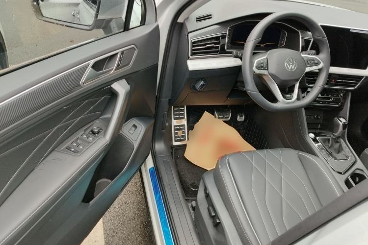 Used Volkswagen Tiguan L 2024 Outstanding Model 330TSI Automatic Two-Wheel Drive R-Line Dragon Glory Edition
