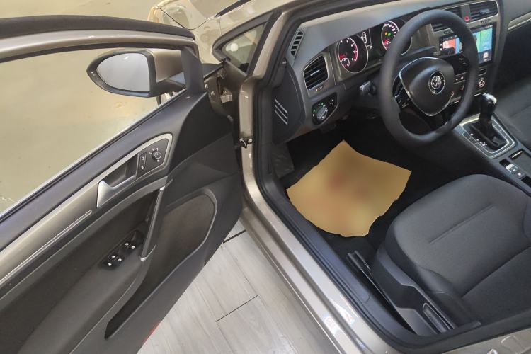 Used Volkswagen Golf 2016 230TSI Automatic Comfort Version
