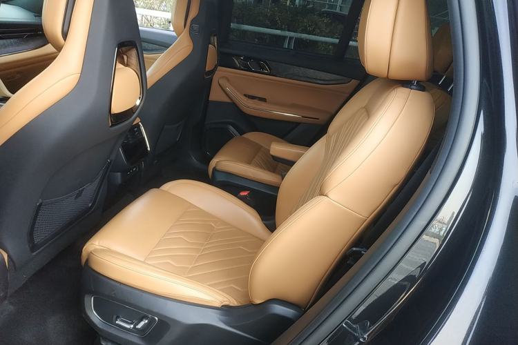 Used Lynk & Co 09 2021 2.0T Halo Six-Seater
