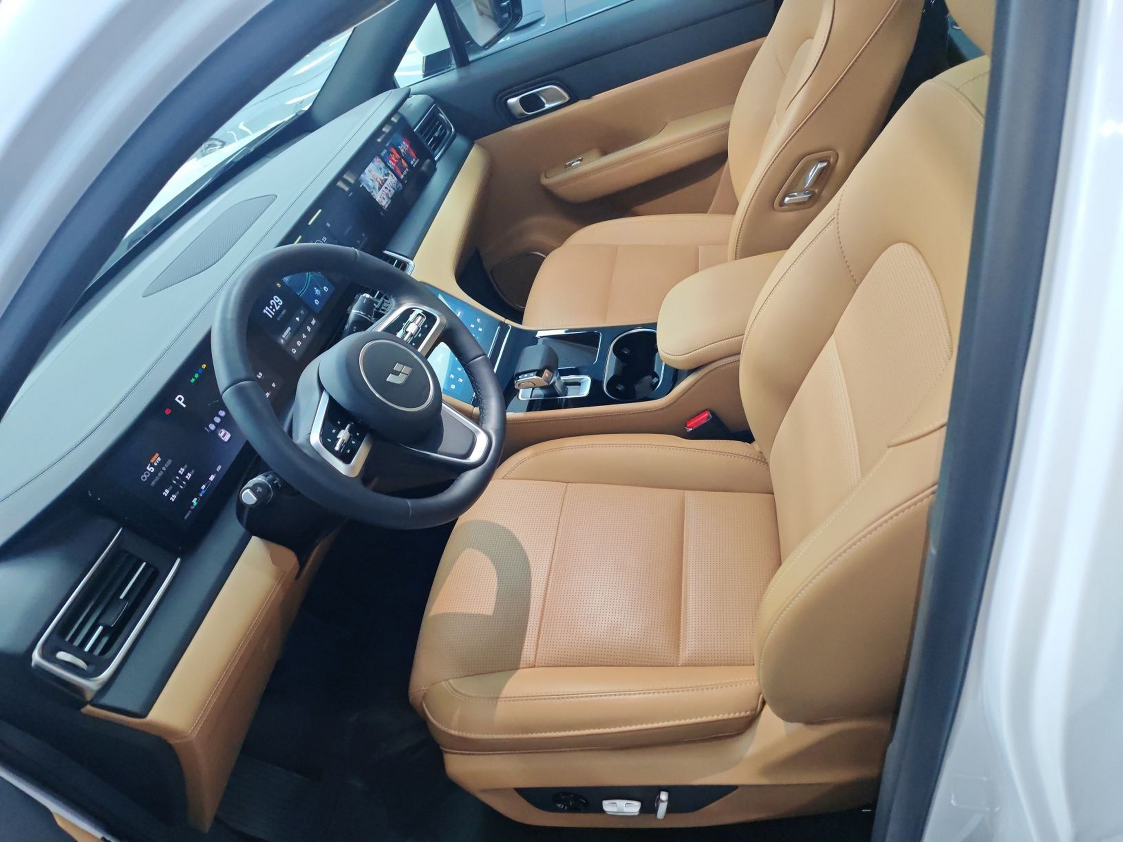 المقاعد الأمامية داخل السيارة