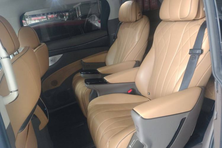 Used Denza D9 2022 DM-i 1040 Prestige Model