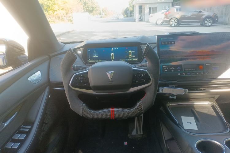 Used  SL03 2023 200Max Range-Extended Version
